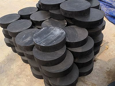 湛江板式橡胶支座由若干层橡胶片与薄钢板经加压硫化